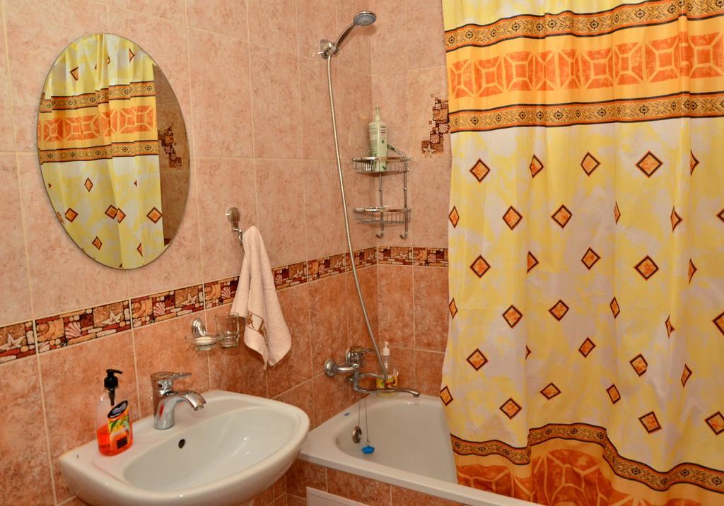 Guest House Domashniy Uyut Bischkek Exterior foto