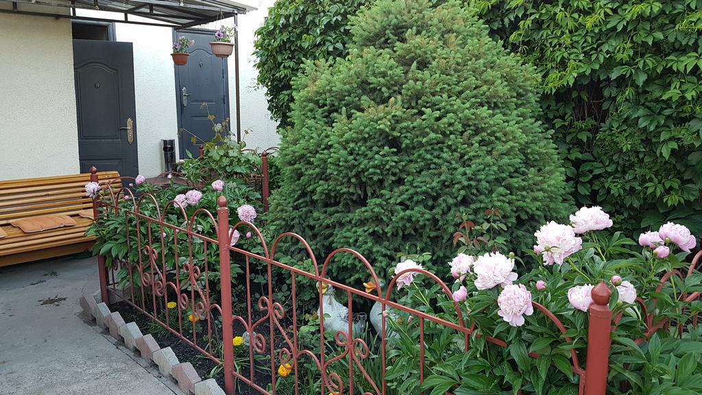 Guest House Domashniy Uyut Bischkek Exterior foto